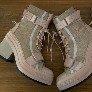 Converse Chuck Taylor All Star GR82 Boots Size 6